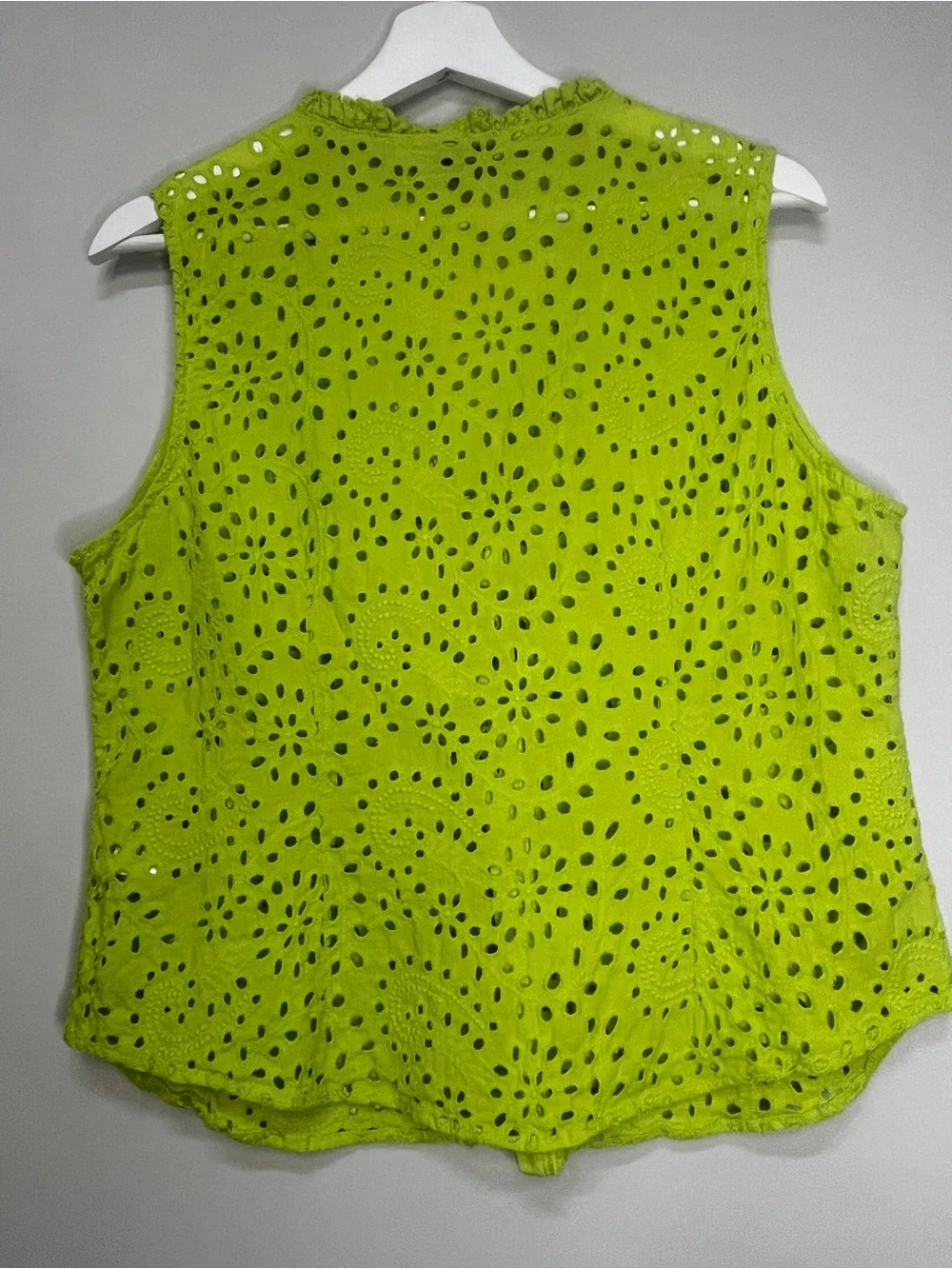 ✨100% Cotton Neon Green Eyelet Button-Front Camisole Top - Picture 8 of 10